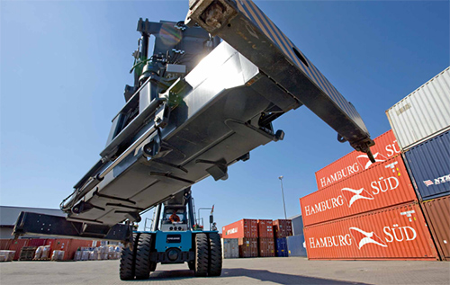 啟洋租賃 講解，集裝箱正面吊作業(yè)時(shí)的安全守則